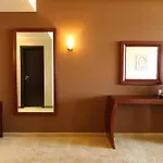 The Vineyards Boutique & מלון