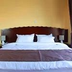 מלון The Vineyards Boutique & 4*