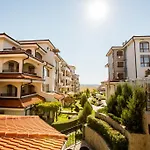 The Vineyards Boutique & מלון
