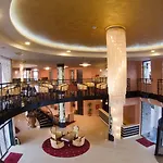 The Vineyards Boutique & מלון