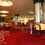 The Vineyards Boutique & מלון