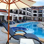 מלון The Vineyards Boutique & 4*